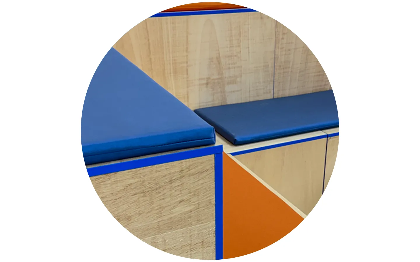 Assentos Estofados ModuFlow: Conforto Personalizado e Manuteno Simplificada.